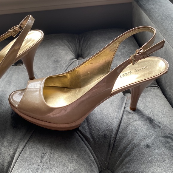 Nine West 7 1/2 Tan Faux Patent Leather Heels - Picture 3 of 14